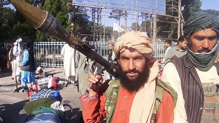 afghanistan:-taliban-carrying-out-door-to-door-manhunt,-report-says