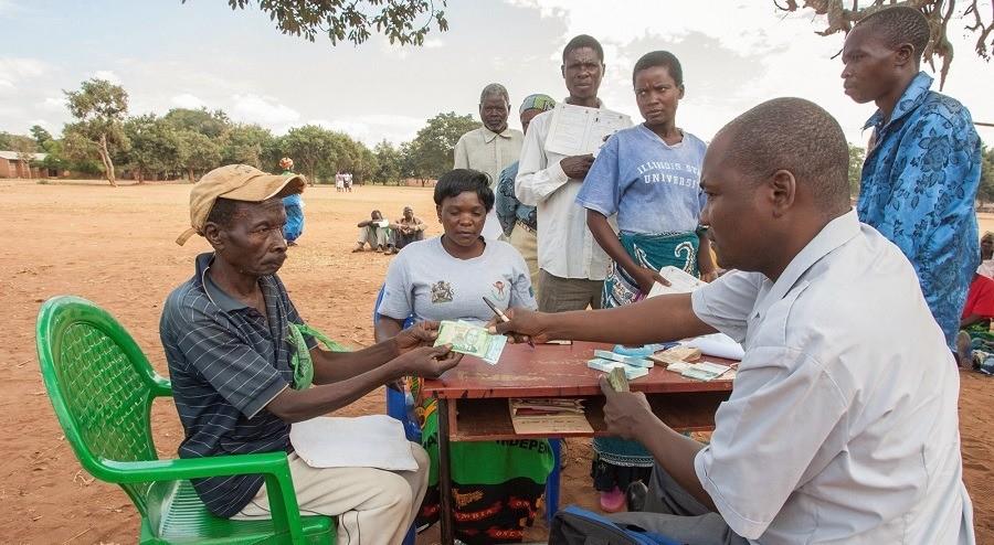 choma-gives-out-cash-transfer
