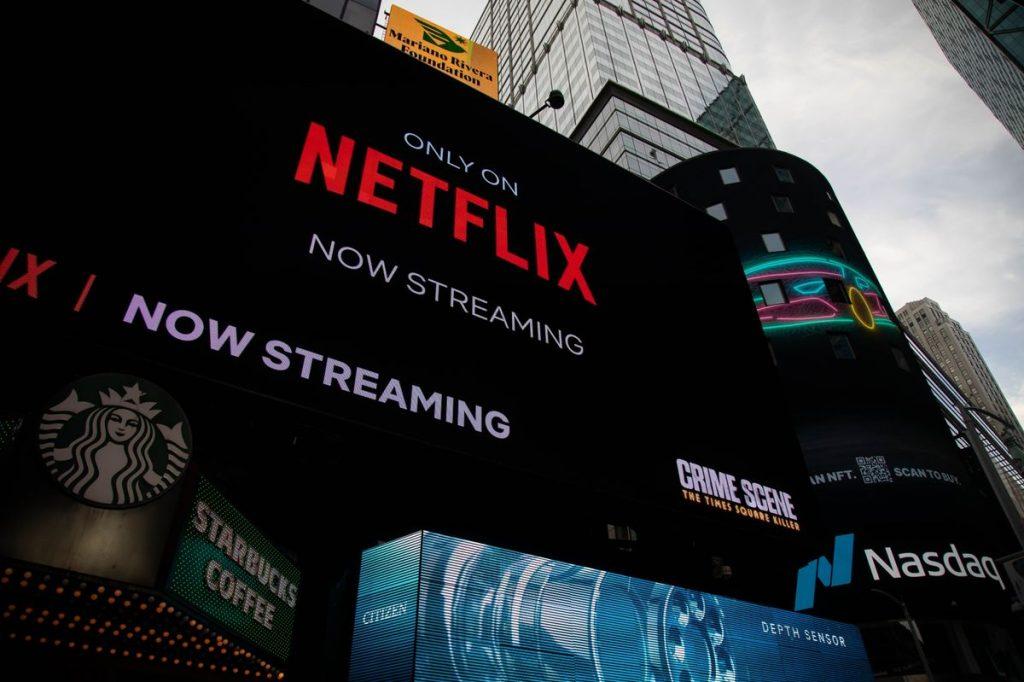 netflix-loses-almost-a-million-subscribers
