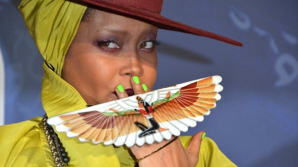Erykah Badu wears a ring featuring a winged Egyptian goddess at the Soul Train Music Awards in Las Vegas (6 November 2016)